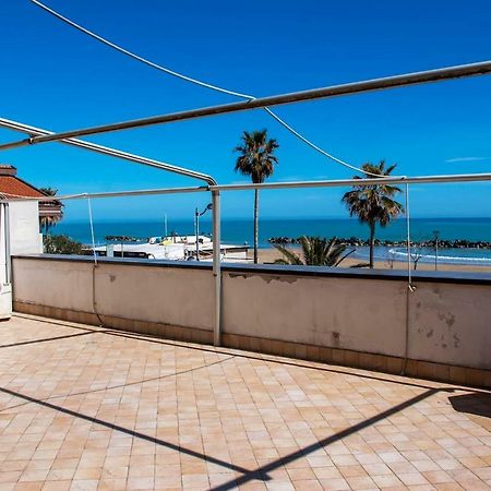 Appartamento Di Antonio Fronte Mare Montesilvano Marina Buitenkant foto