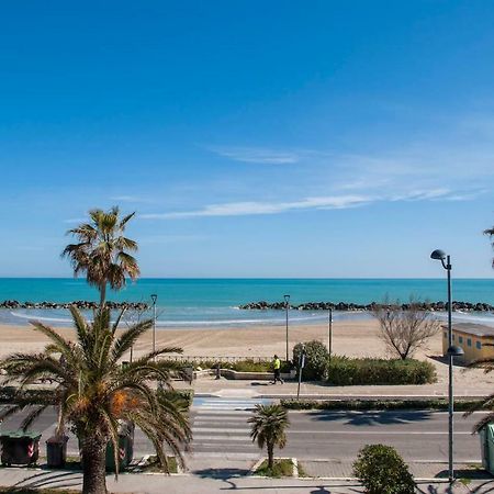 Appartamento Di Antonio Fronte Mare Montesilvano Marina Buitenkant foto
