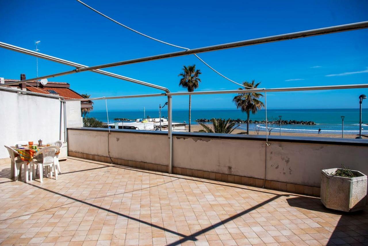 Appartamento Di Antonio Fronte Mare Montesilvano Marina Buitenkant foto