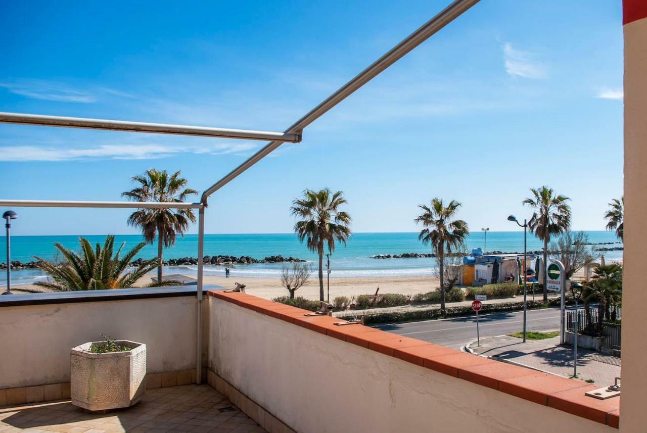 Appartamento Di Antonio Fronte Mare Montesilvano Marina Buitenkant foto