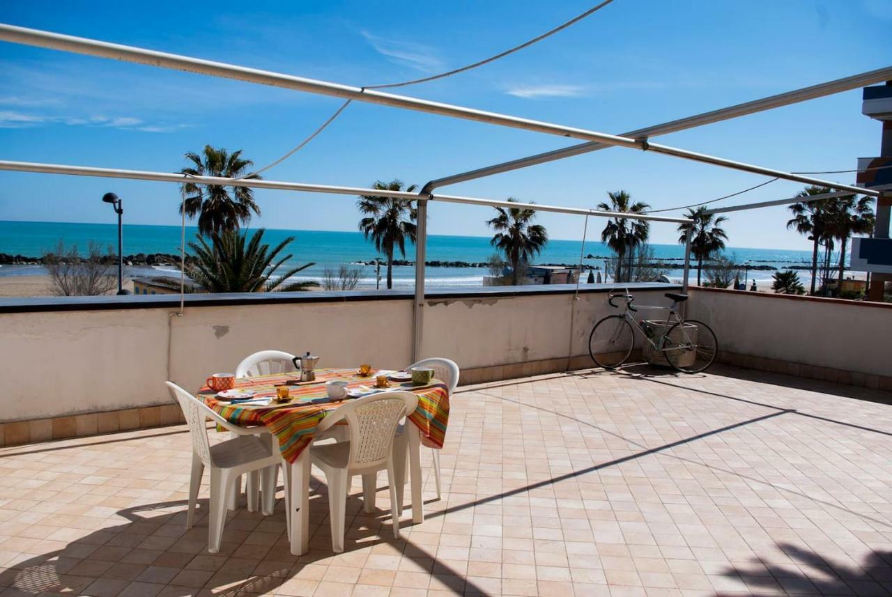 Appartamento Di Antonio Fronte Mare Montesilvano Marina Buitenkant foto