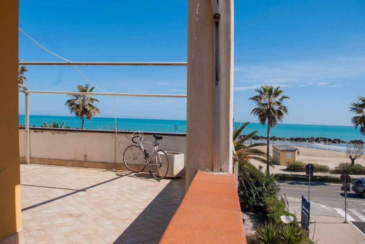 Appartamento Di Antonio Fronte Mare Montesilvano Marina Buitenkant foto