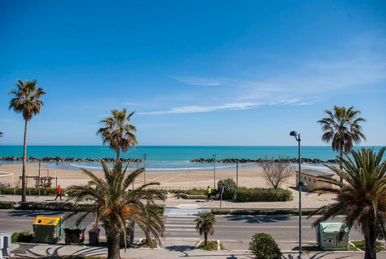 Appartamento Di Antonio Fronte Mare Montesilvano Marina Buitenkant foto